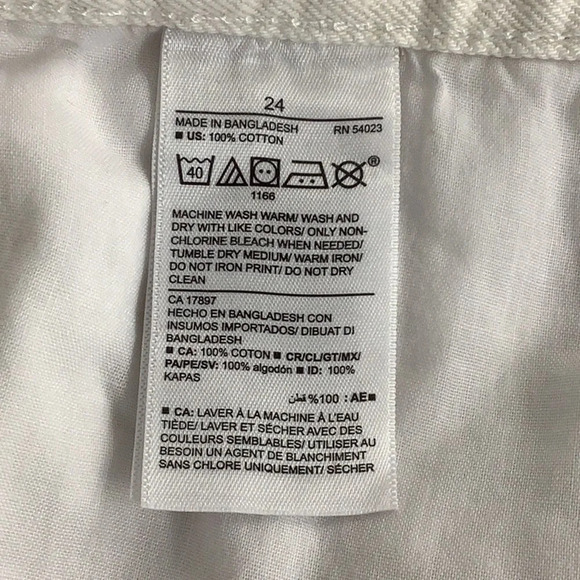 Old Navy Size 24W Plus Size High Rise Slouchy Straight White Jean Shorts. New - Picture 4 of 5